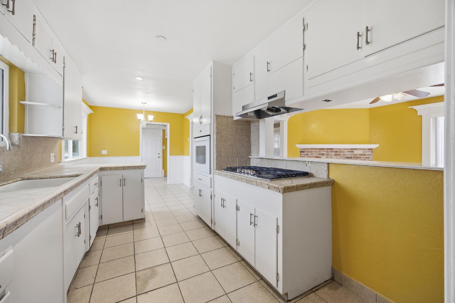 683 N Villa Ave, Dinuba, CA 93618