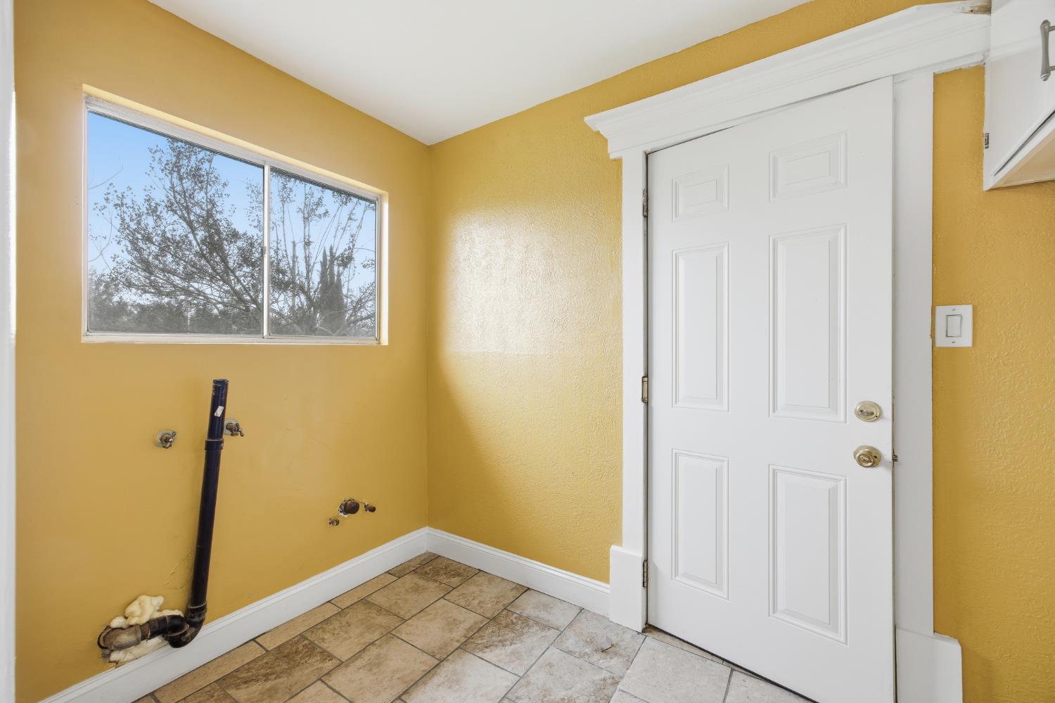 683 N Villa Ave, Dinuba, CA 93618