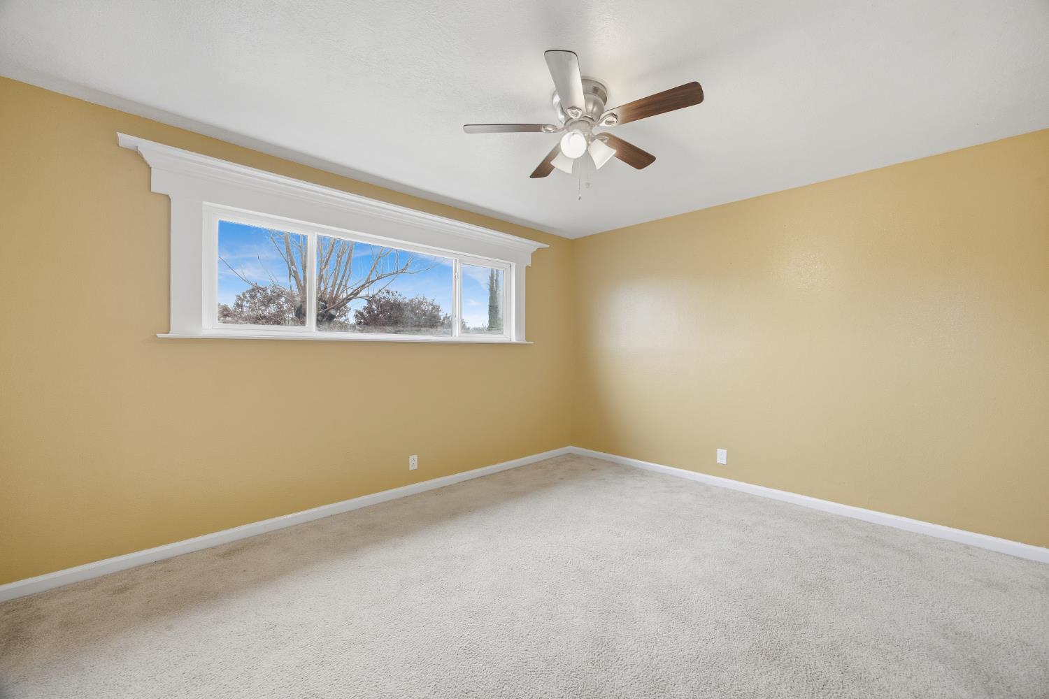 683 N Villa Ave, Dinuba, CA 93618