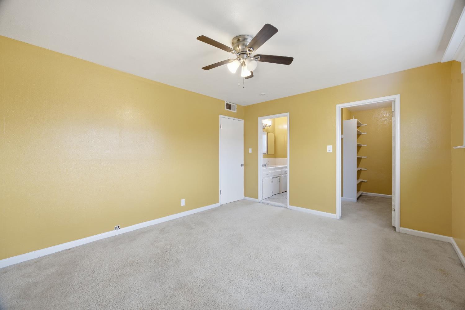 683 N Villa Ave, Dinuba, CA 93618