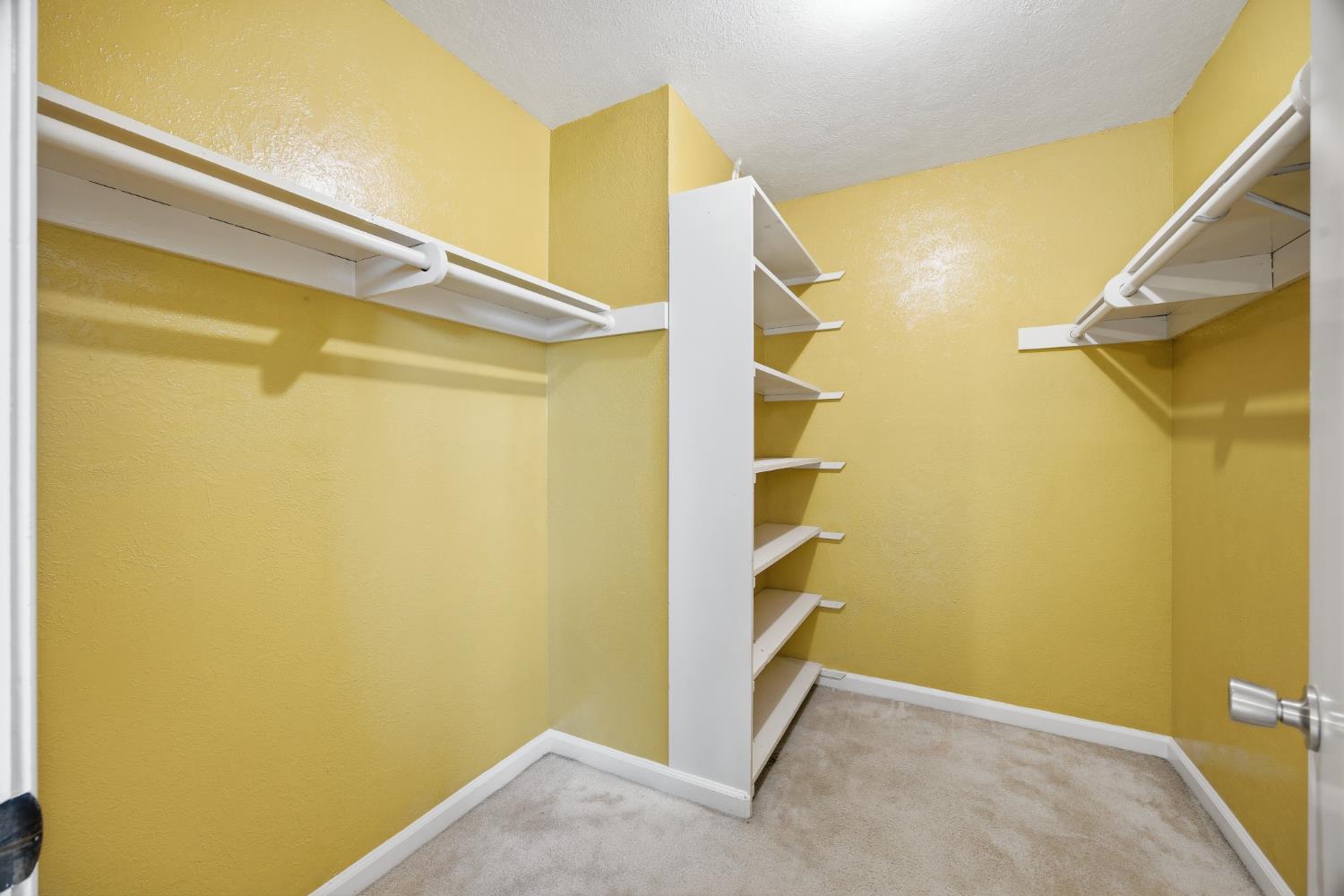 683 N Villa Ave, Dinuba, CA 93618