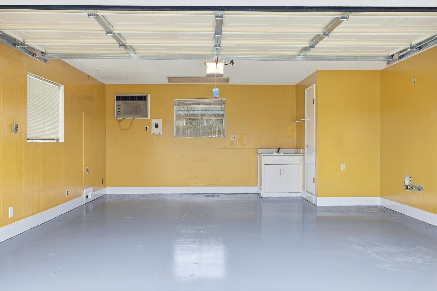 683 N Villa Ave, Dinuba, CA 93618