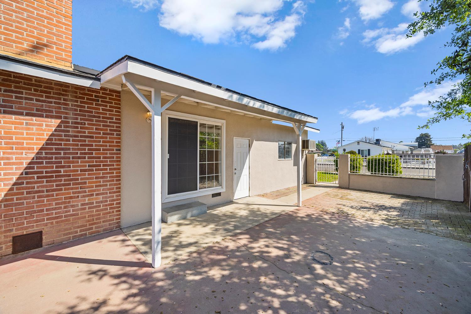 683 N Villa Ave, Dinuba, CA 93618