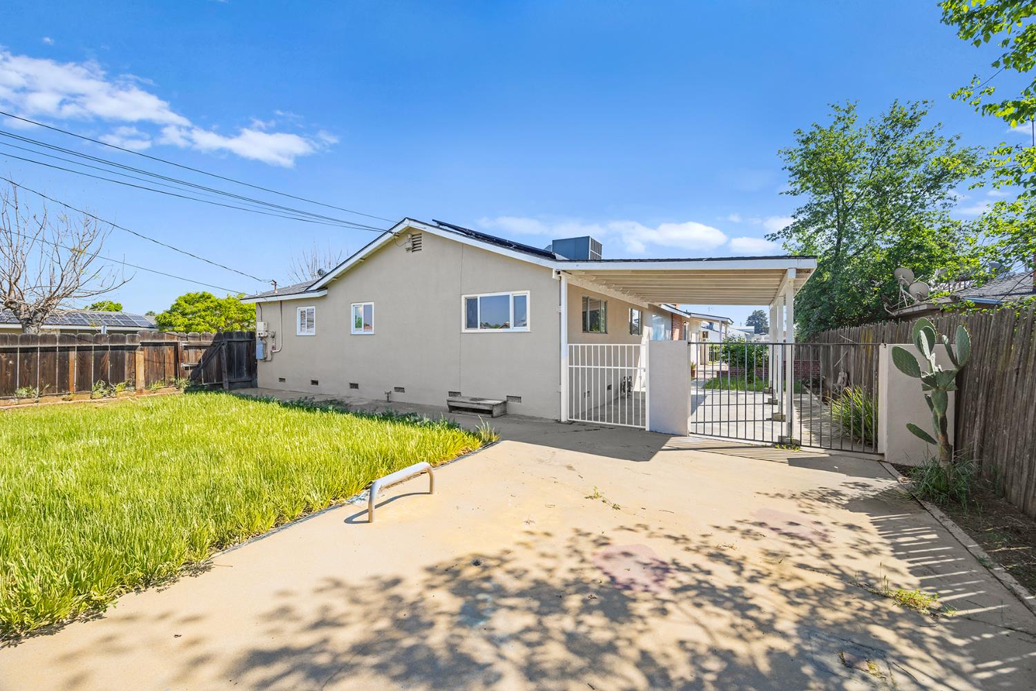 683 N Villa Ave, Dinuba, CA 93618