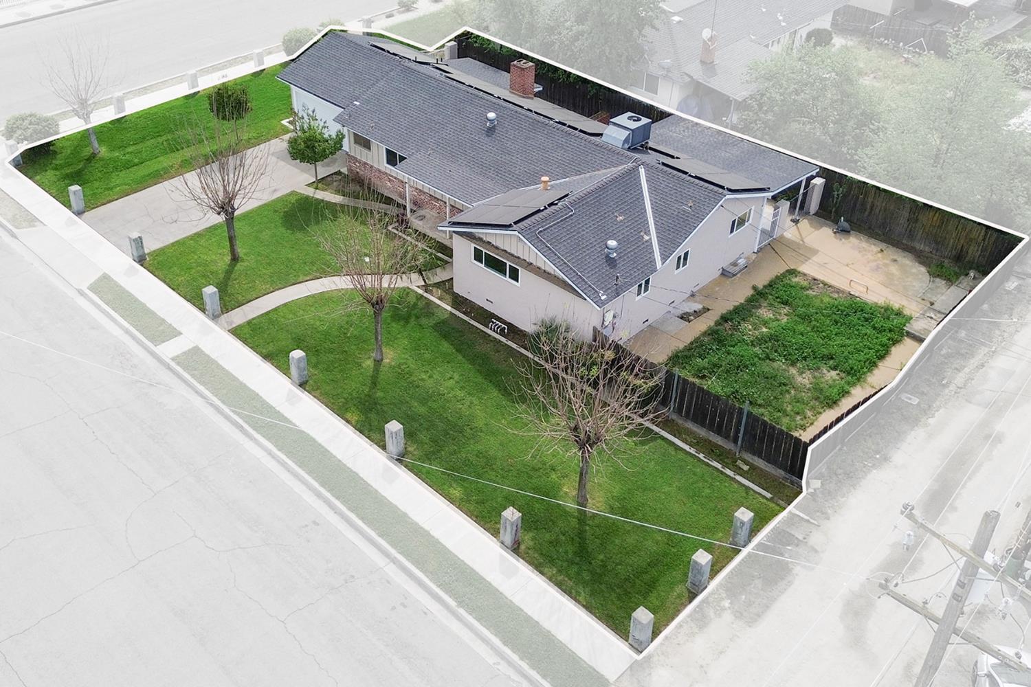 683 N Villa Ave, Dinuba, CA 93618