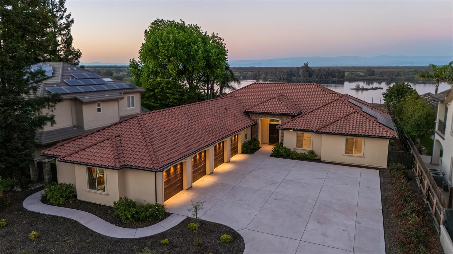 4748 W Alluvial Ave, Fresno, CA 93722