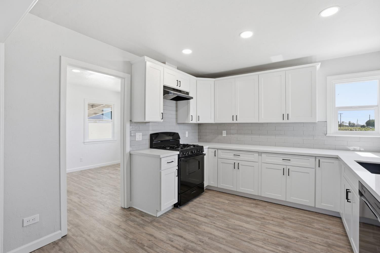 112 E Jefferson Ave, Fresno, CA 93706