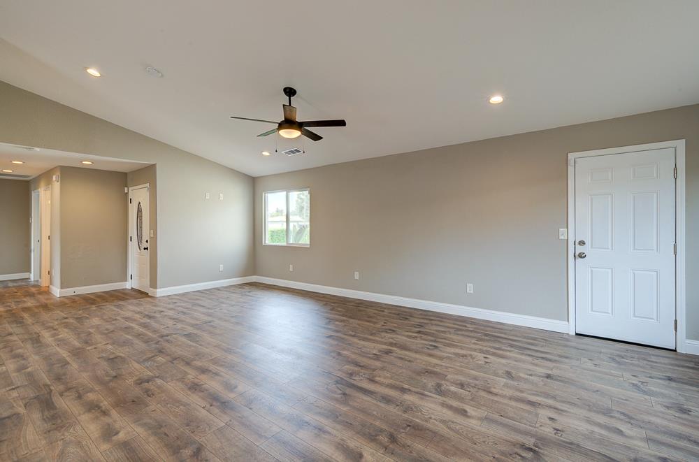 216 Keats Ave, Clovis, CA 93612