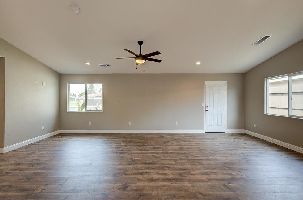 216 Keats Ave, Clovis, CA 93612