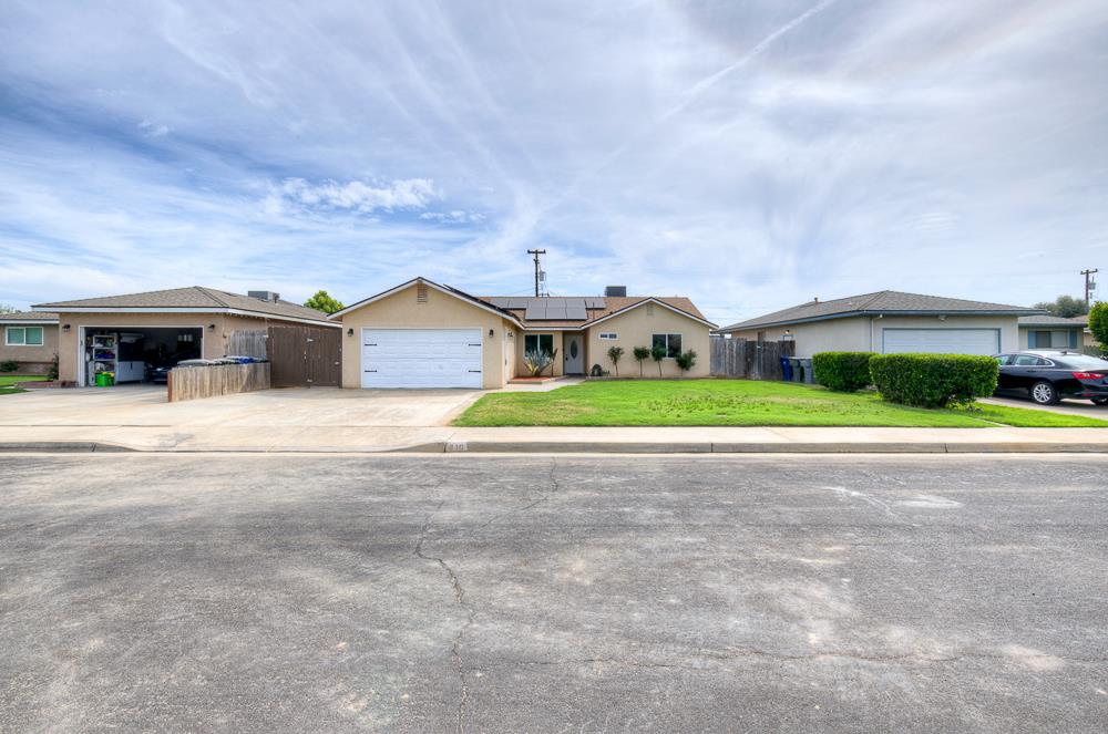 216 Keats Ave, Clovis, CA 93612