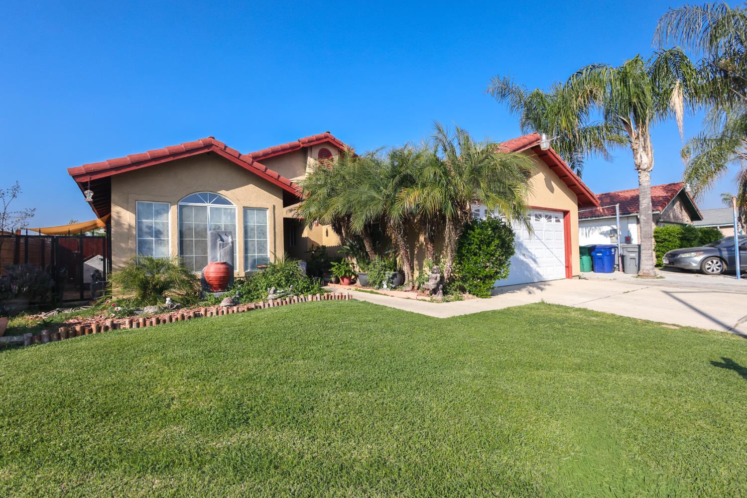 1686 Souza St, Orange Cove, CA 93646