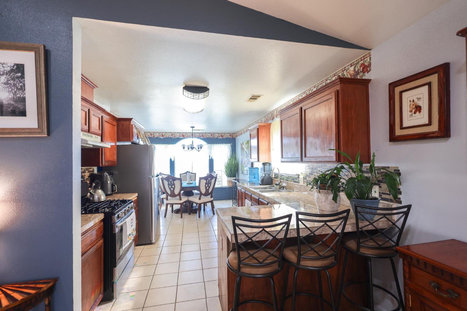 1686 Souza St, Orange Cove, CA 93646