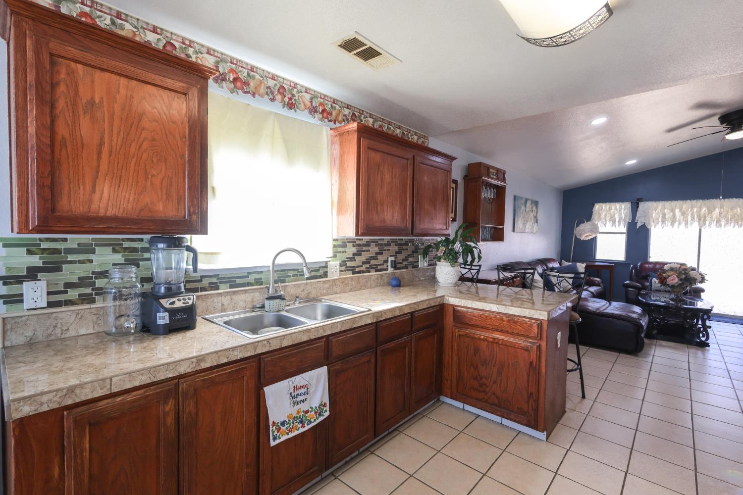 1686 Souza St, Orange Cove, CA 93646