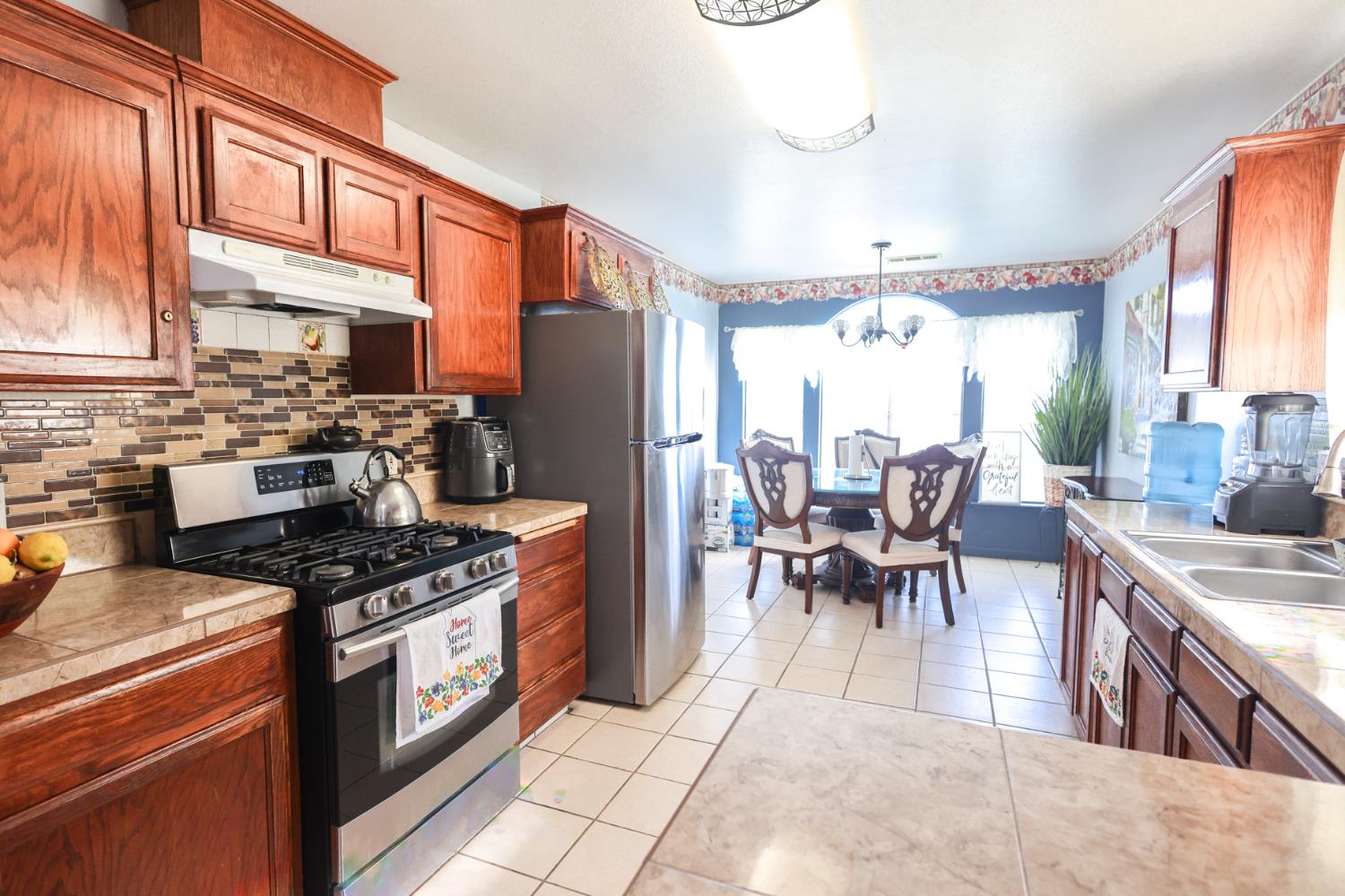 1686 Souza St, Orange Cove, CA 93646