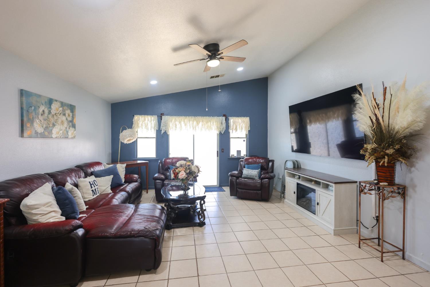 1686 Souza St, Orange Cove, CA 93646