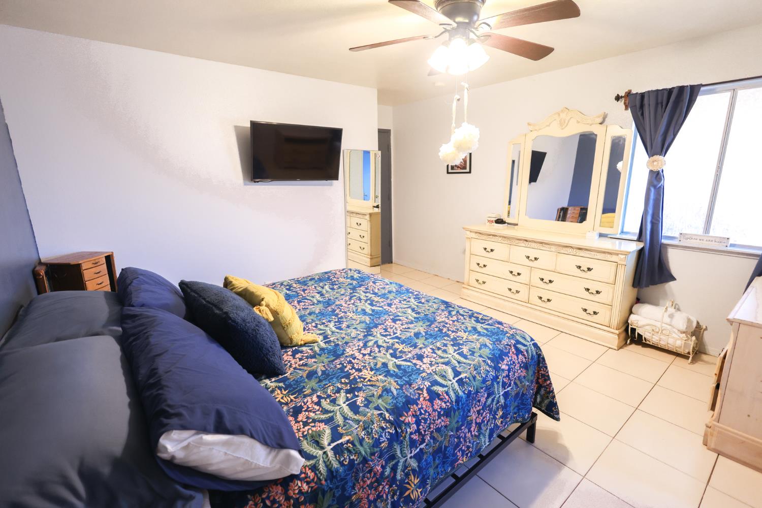 1686 Souza St, Orange Cove, CA 93646