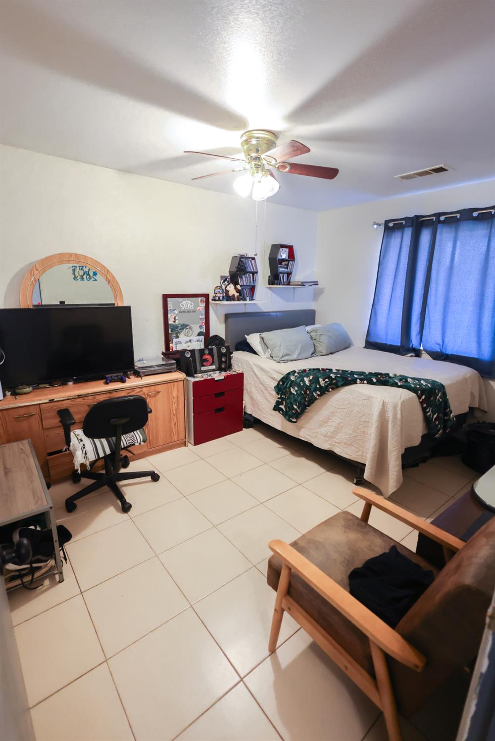 1686 Souza St, Orange Cove, CA 93646