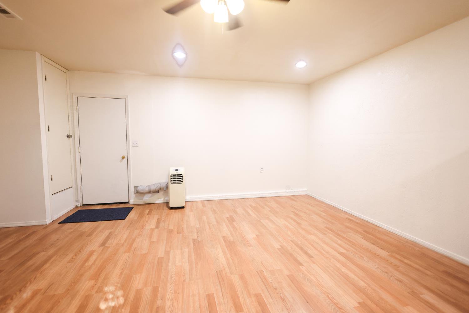 1686 Souza St, Orange Cove, CA 93646