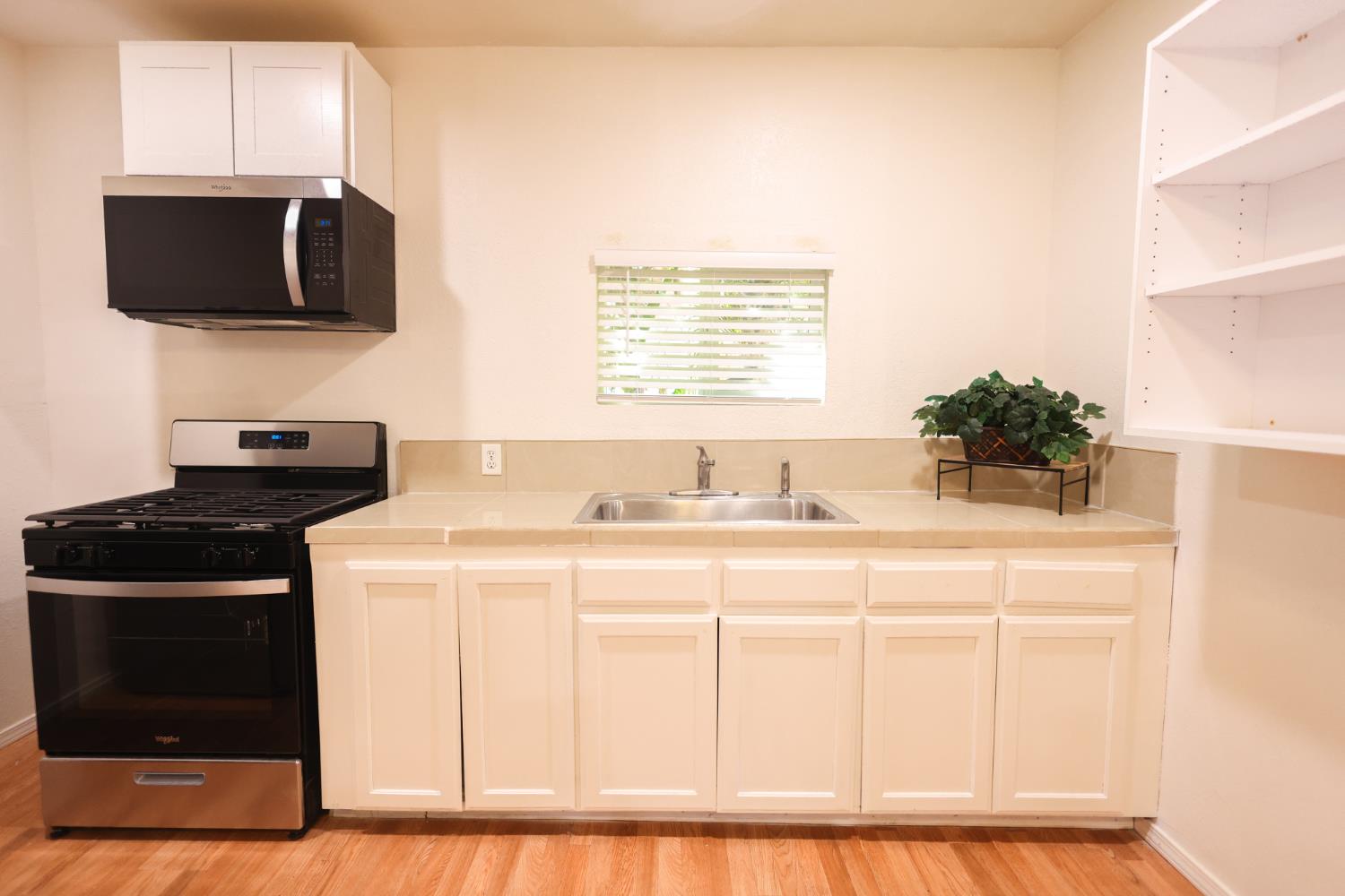 1686 Souza St, Orange Cove, CA 93646