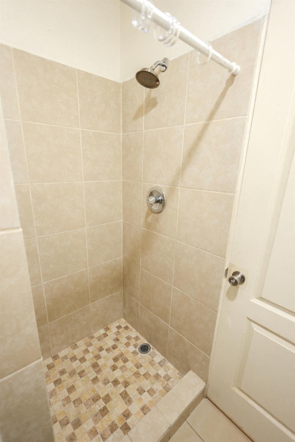 1686 Souza St, Orange Cove, CA 93646