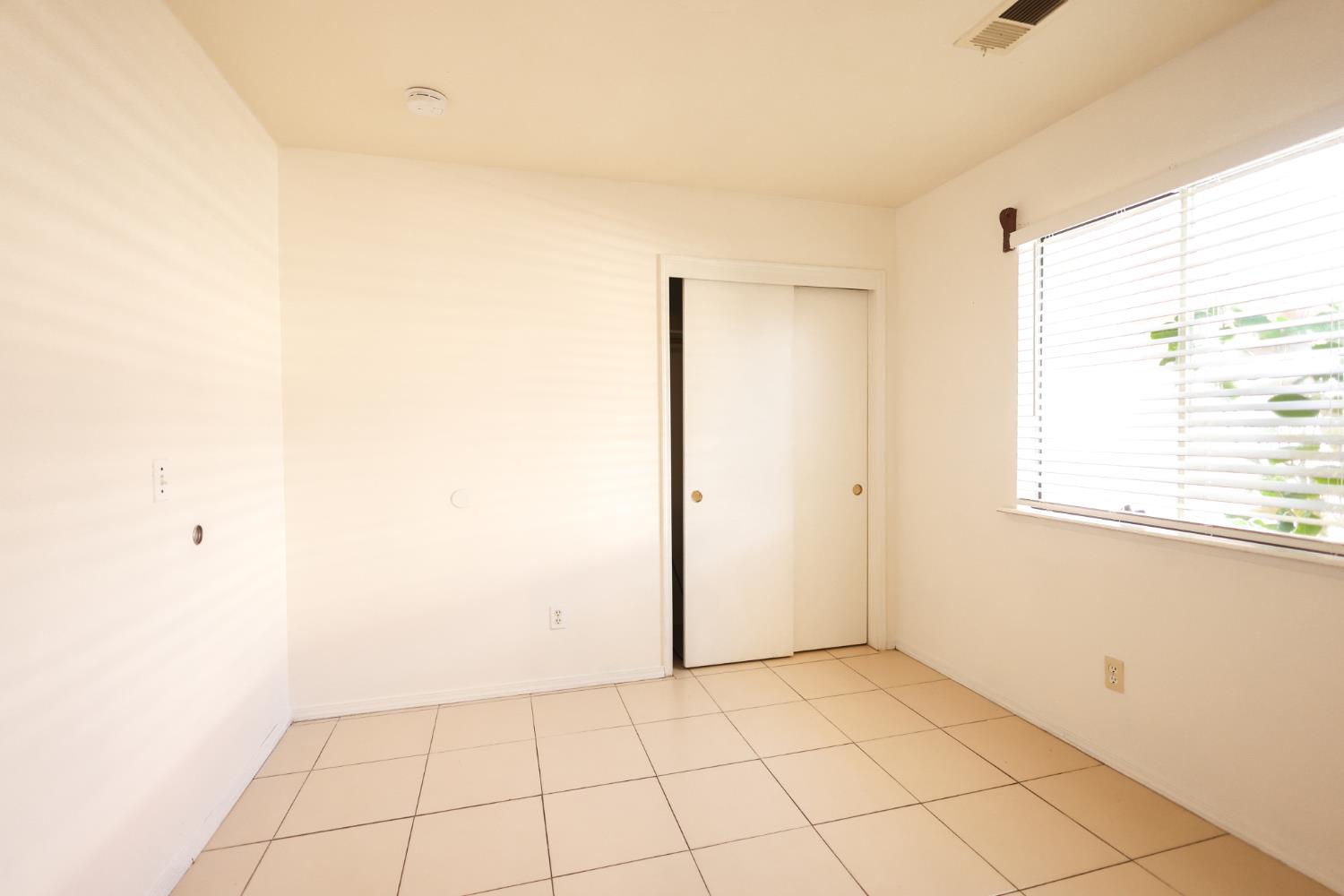 1686 Souza St, Orange Cove, CA 93646