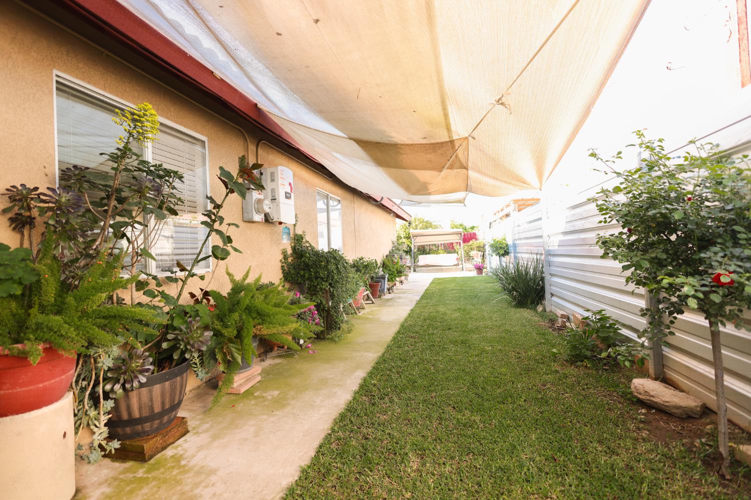 1686 Souza St, Orange Cove, CA 93646