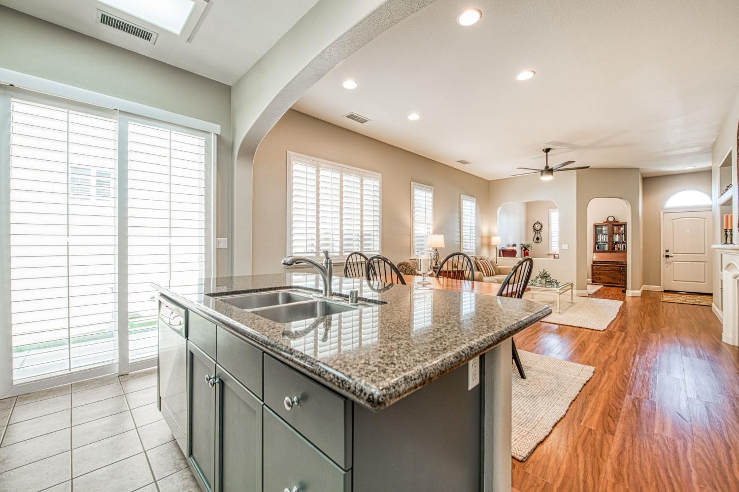 4226 Serena Ln, Clovis, CA 93619