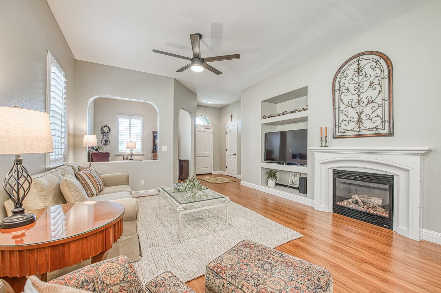 4226 Serena Ln, Clovis, CA 93619