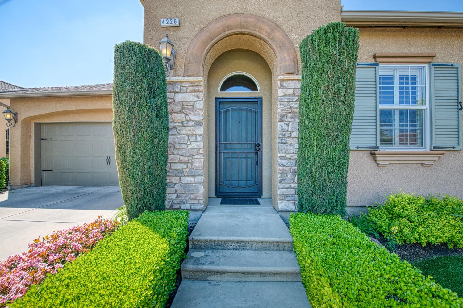 4226 Serena Ln, Clovis, CA 93619