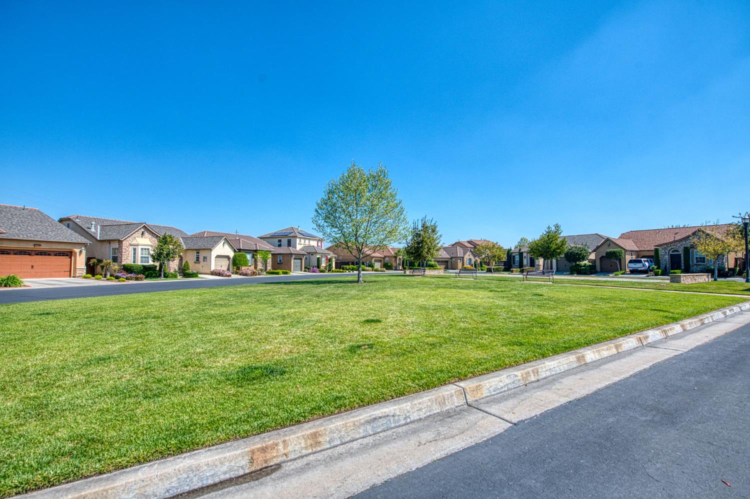 4226 Serena Ln, Clovis, CA 93619