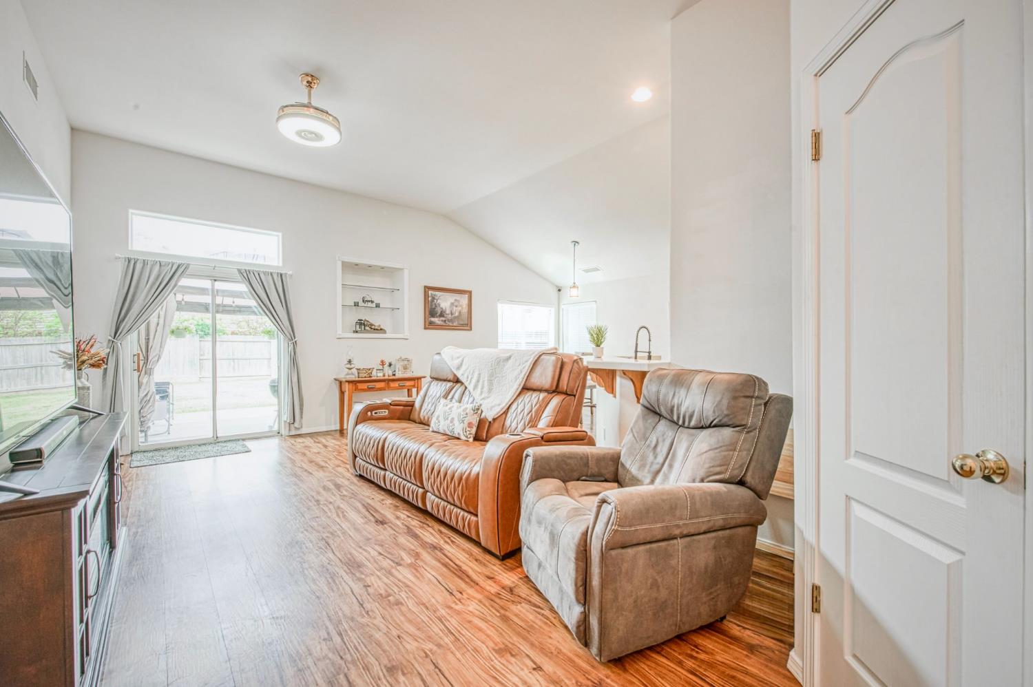 2658 Santa Ana Ave, Clovis, CA 93611