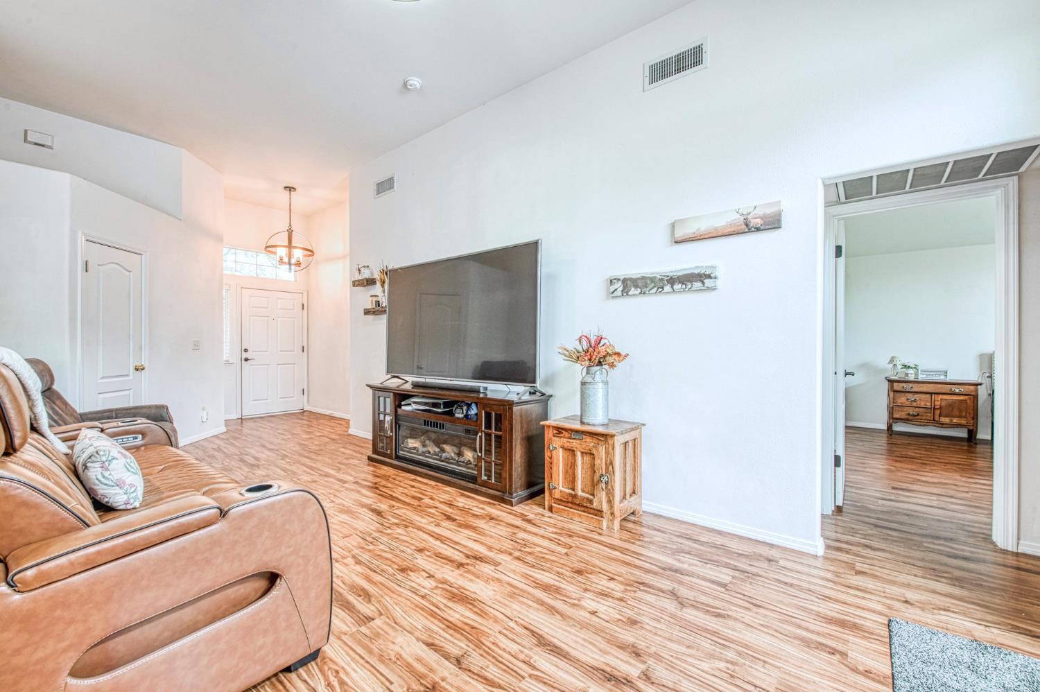 2658 Santa Ana Ave, Clovis, CA 93611