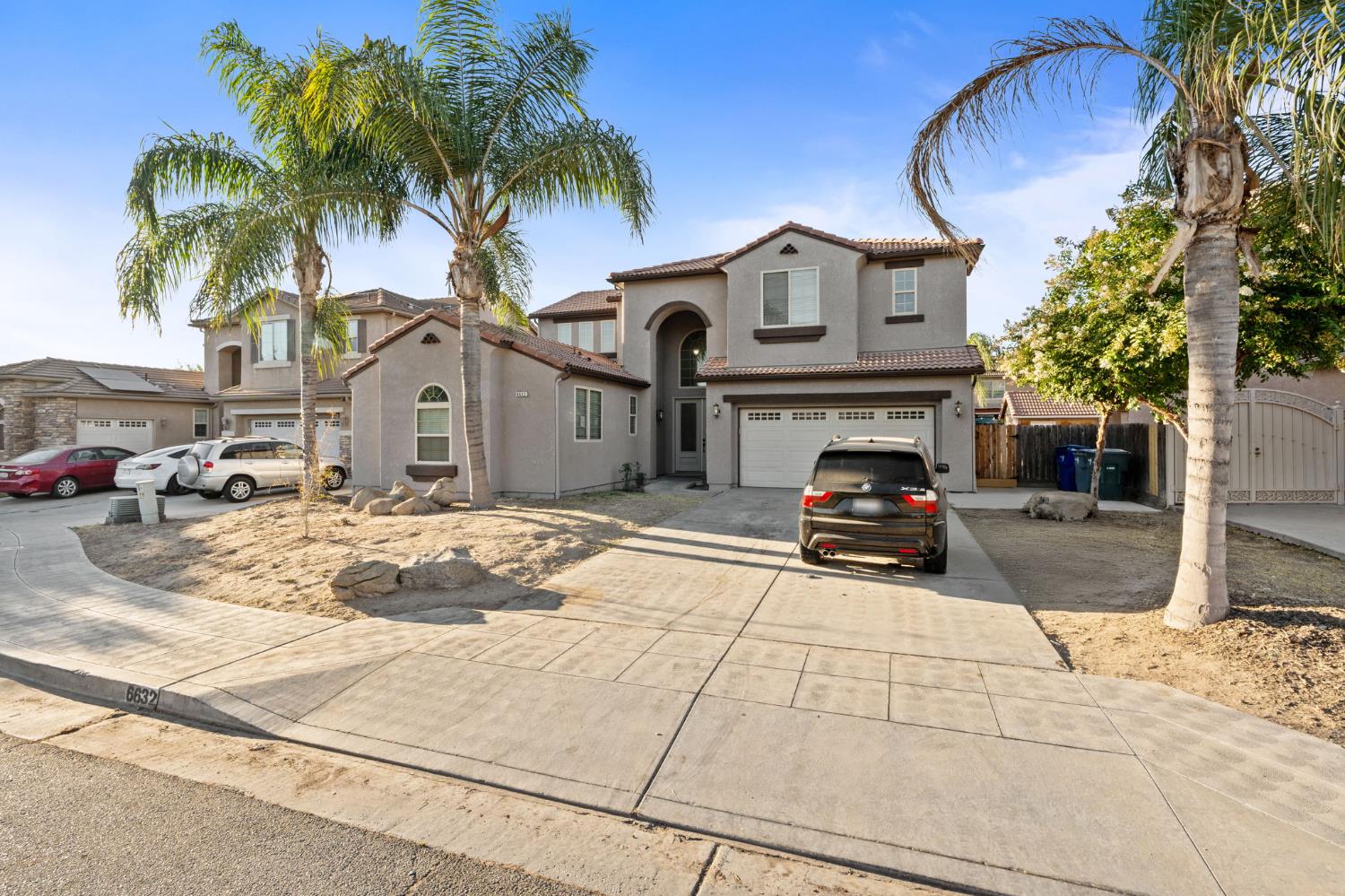 6632 W Dovewood Ln, Fresno, CA 93723