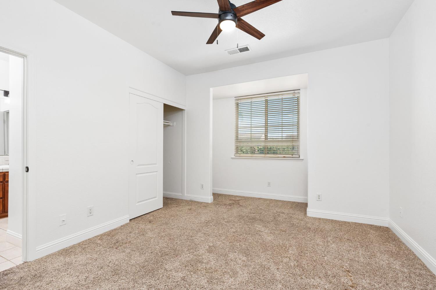 6632 W Dovewood Ln, Fresno, CA 93723