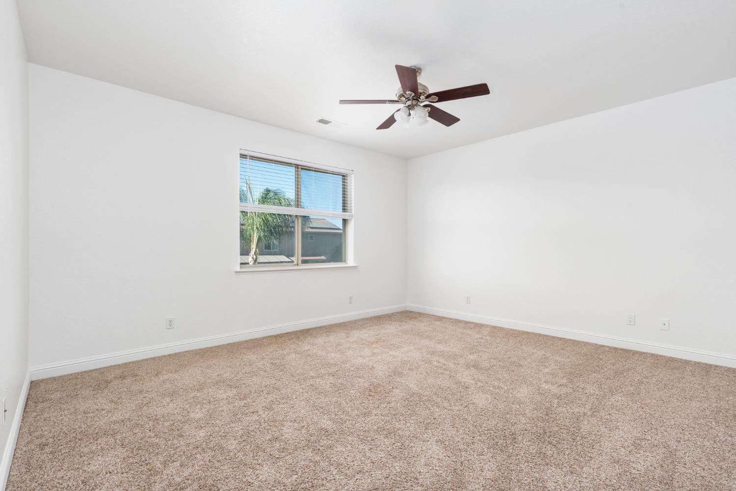 6632 W Dovewood Ln, Fresno, CA 93723