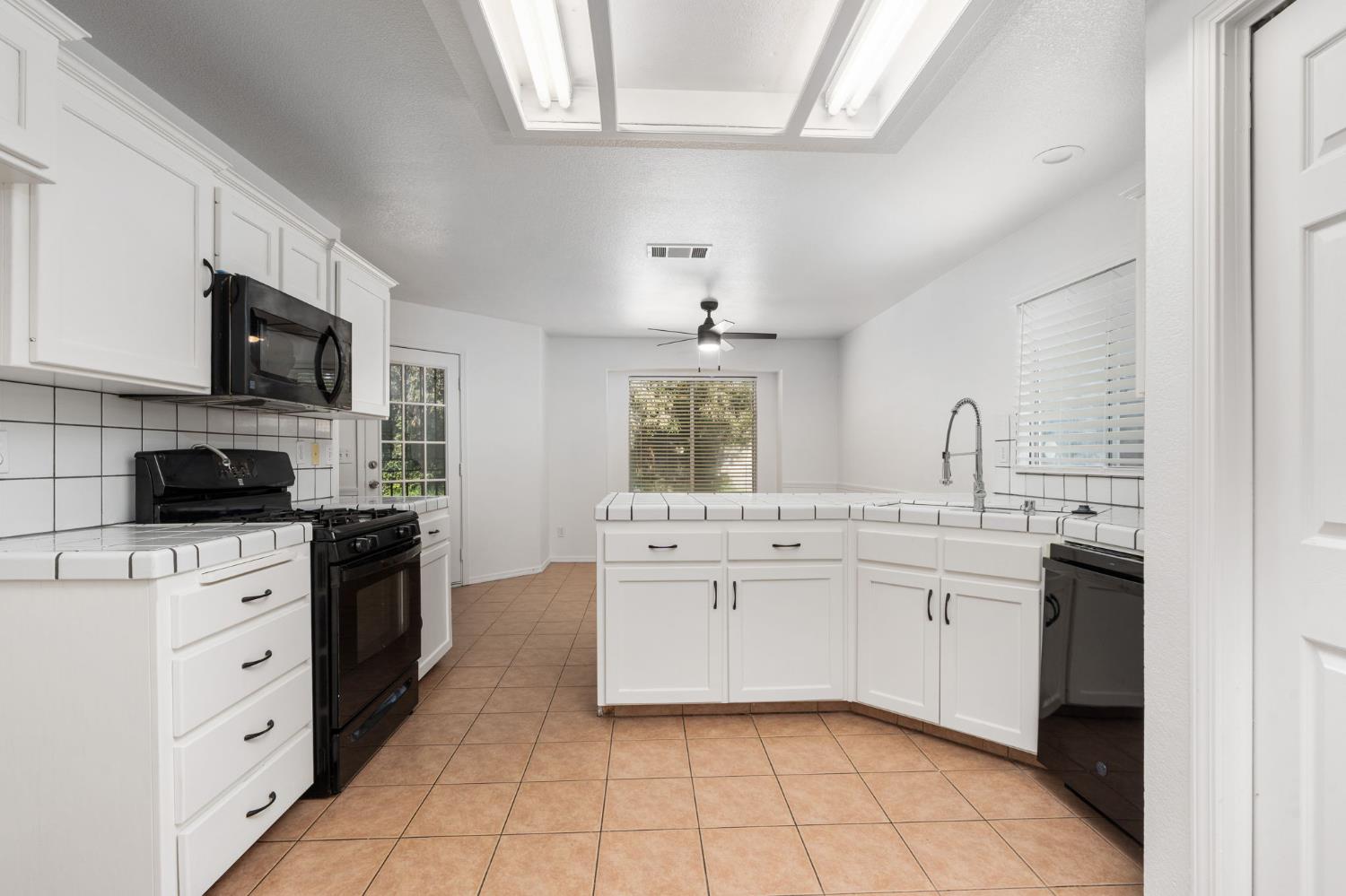 4518 W Escalon Ave, Fresno, CA 93722