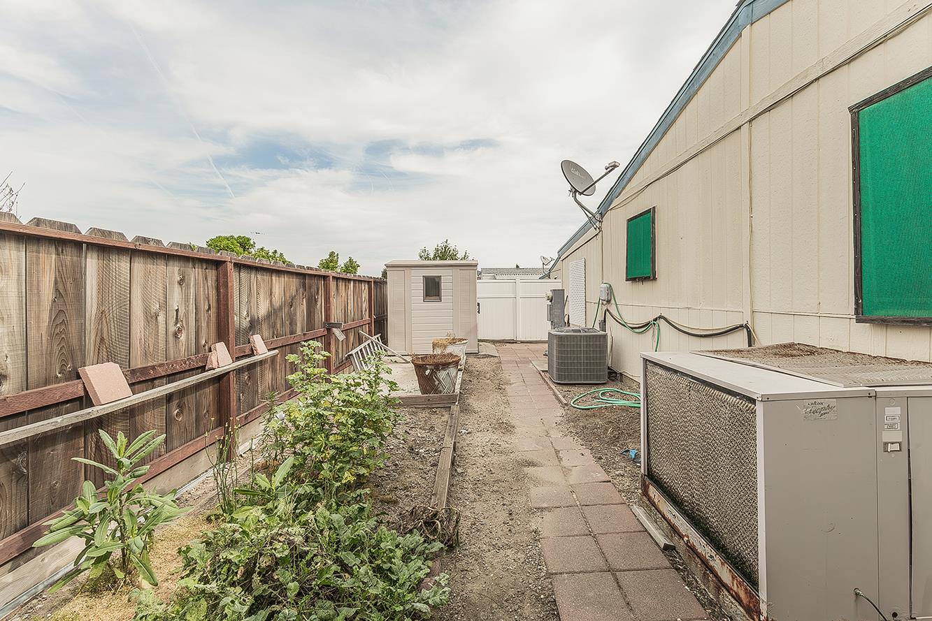 17423 Bluewater Bay Ln, Friant, CA 93626