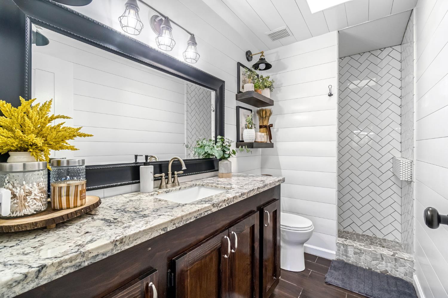 2411 Driftwood, Madera, CA 93637