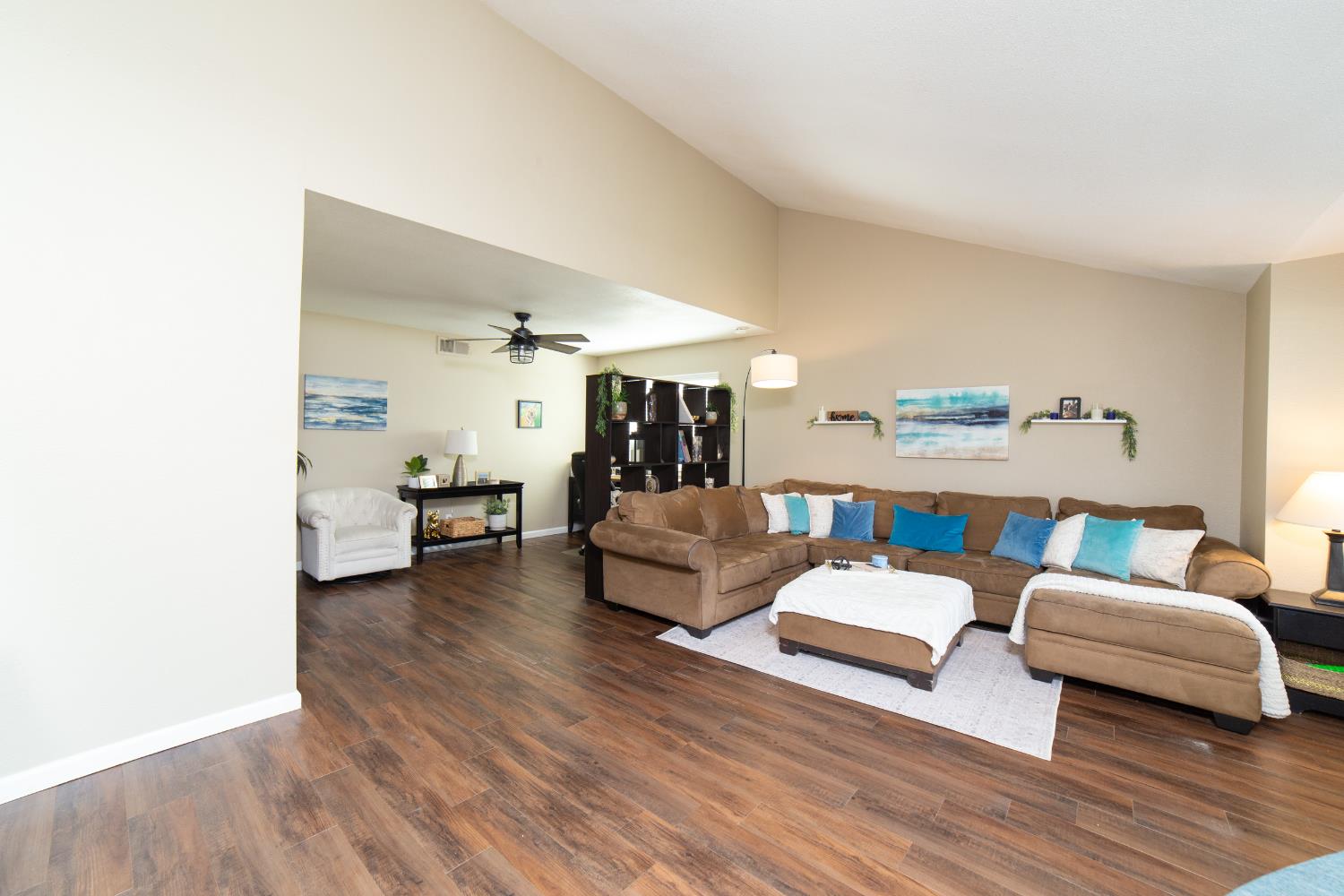 5438 W Sample Ave, Fresno, CA 93722