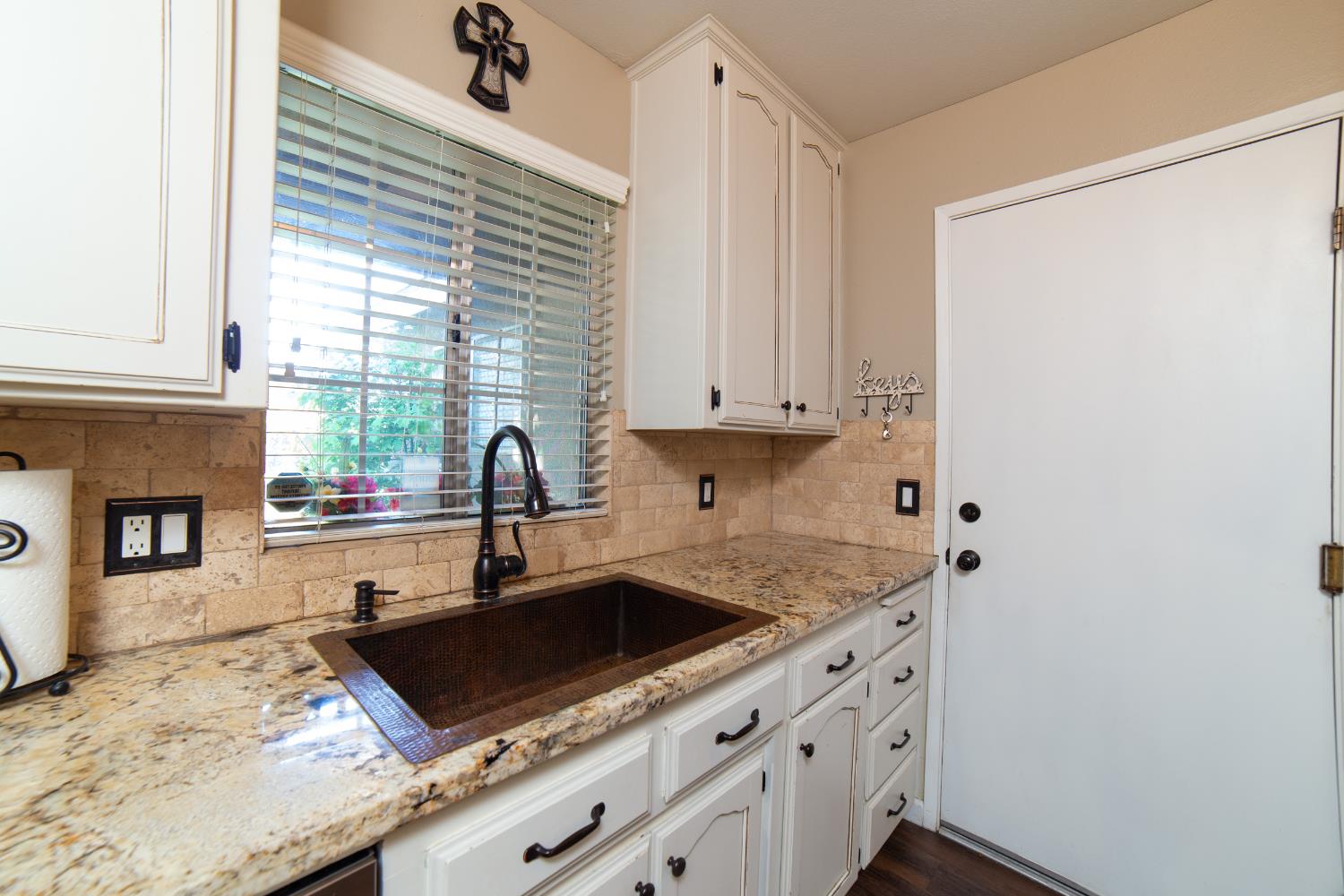 5438 W Sample Ave, Fresno, CA 93722