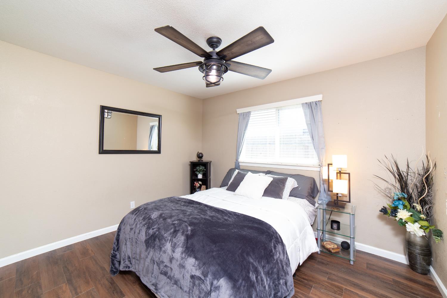 5438 W Sample Ave, Fresno, CA 93722