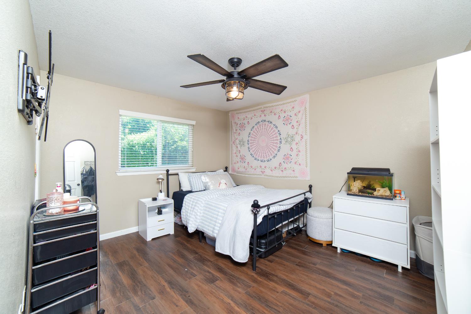 5438 W Sample Ave, Fresno, CA 93722