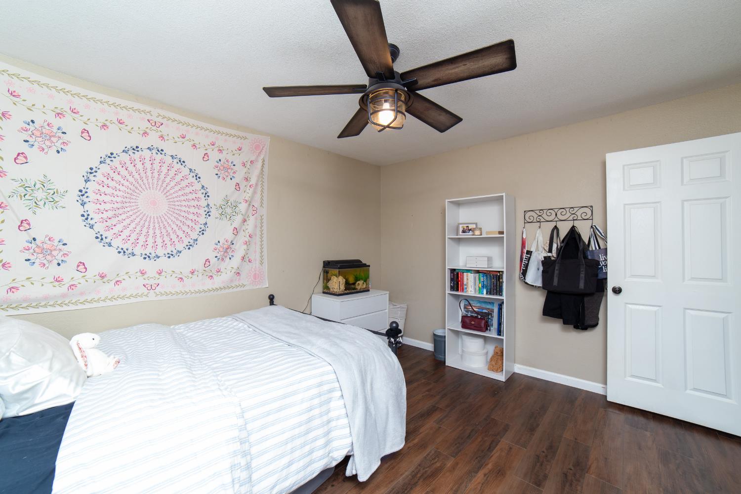 5438 W Sample Ave, Fresno, CA 93722