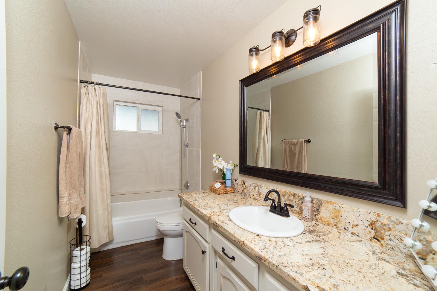 5438 W Sample Ave, Fresno, CA 93722