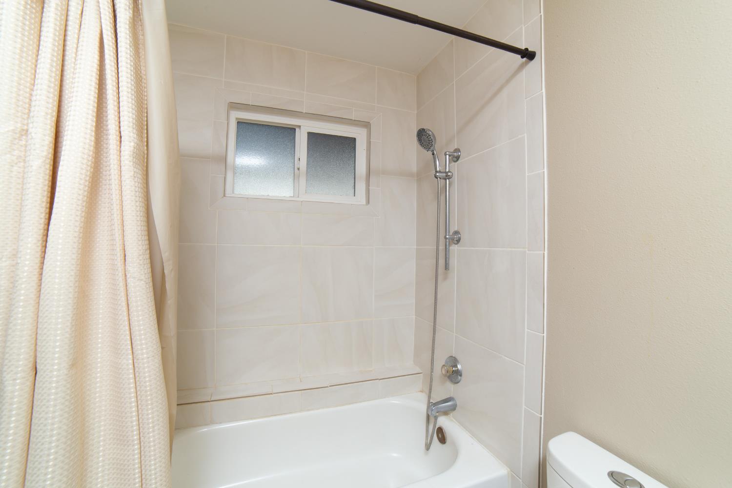 5438 W Sample Ave, Fresno, CA 93722