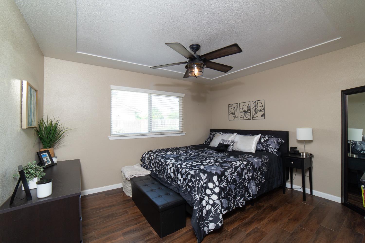 5438 W Sample Ave, Fresno, CA 93722