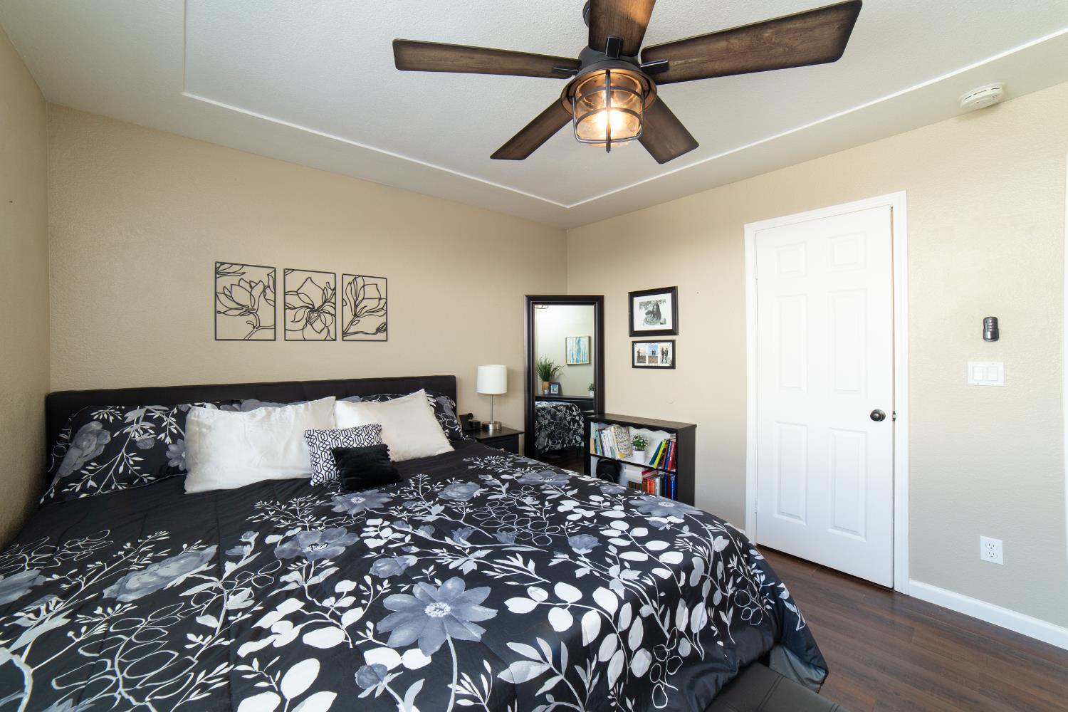 5438 W Sample Ave, Fresno, CA 93722