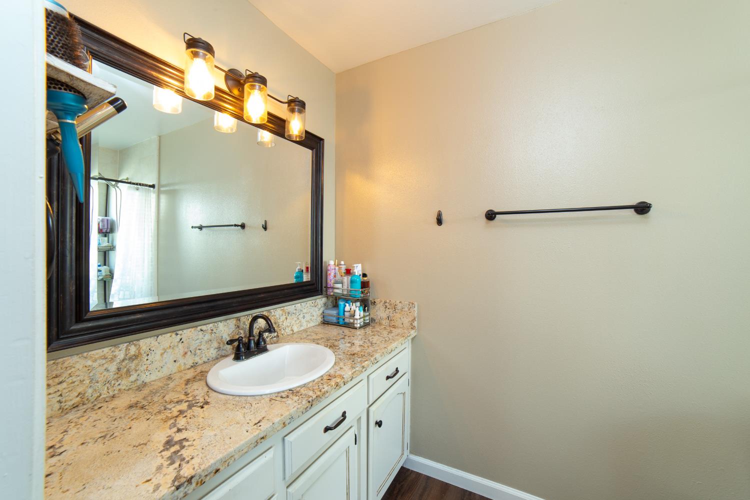 5438 W Sample Ave, Fresno, CA 93722