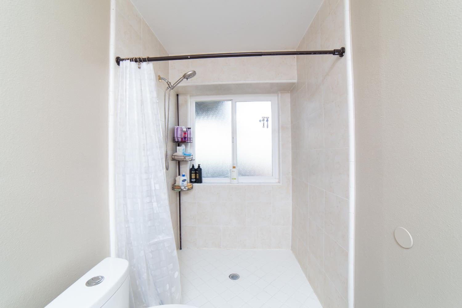 5438 W Sample Ave, Fresno, CA 93722