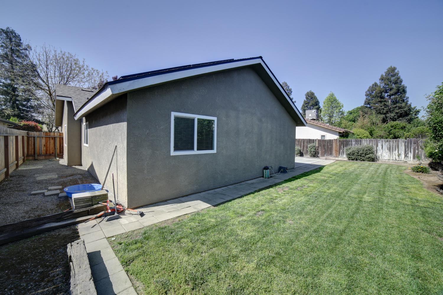 5438 W Sample Ave, Fresno, CA 93722